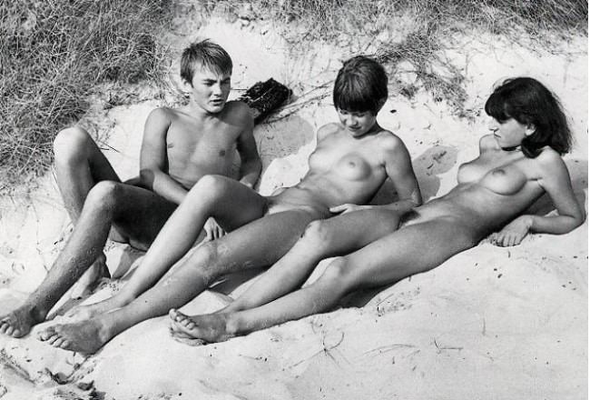 Pure nudism photo - naked vintage nudists